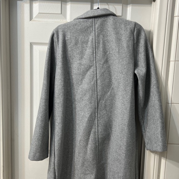 Zara Women's Elegant Gray Trench Coat - Picture 3 of 3